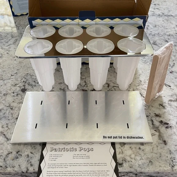 Williams Sonoma Space Pop Molds.  I am the original owner.  New in original box - Picture 2 of 7